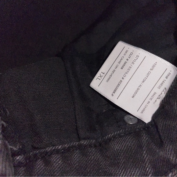 Kancan jean shorts worn for a picture for 30mins size 1xl. fit like a 13/15 - Picture 3 of 3